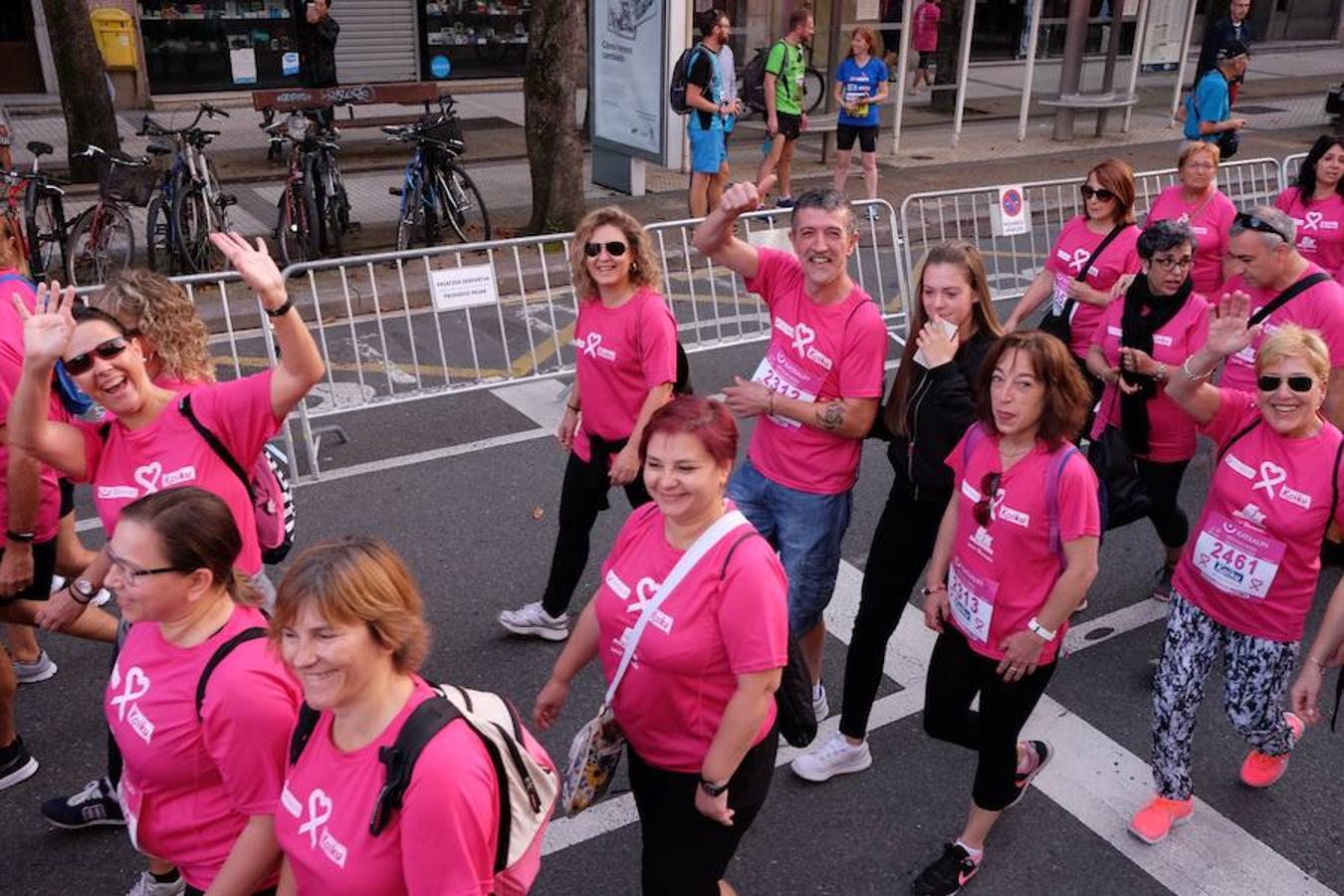 2.600 personas han participado este domingo en San Sebastián en la marcha 5k Katxalin, en solidaridad con las personas afectadas por el cáncer de mama