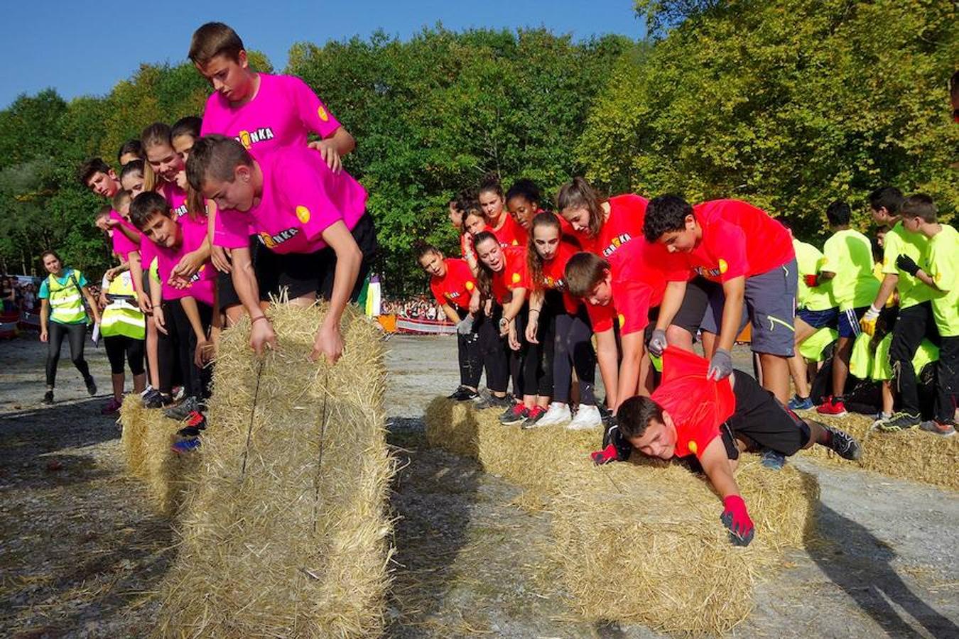 Una multitud acude a la localidad navarra para protagonizar una jornada tan festiva como reivindicativa