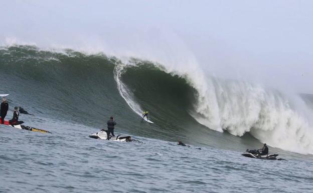 Los mejores surfistas del mundo están deseando enfrentarse a una ola mítica. 