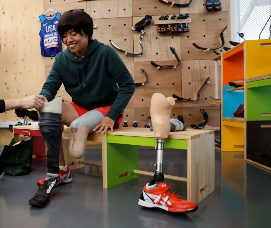 Una curiosa 'librería' de Tokyo ofrece por unos 9 dólares al día la posibilidad de alquilar prótesis diseñadas para la práctica deportiva