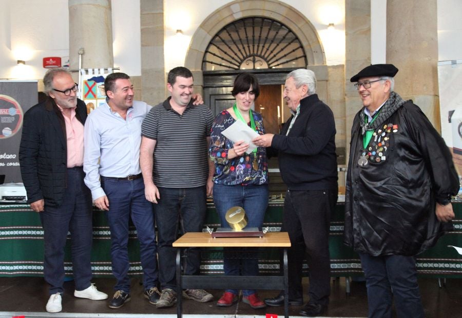 Uno de los dos quesos presentados por Jon Etxebarria y su esposa Puy Arrieta se ha proclamado ganador de la edición número 30 del certamen Campeón de Ordizia-Ordizia Txapeldun.