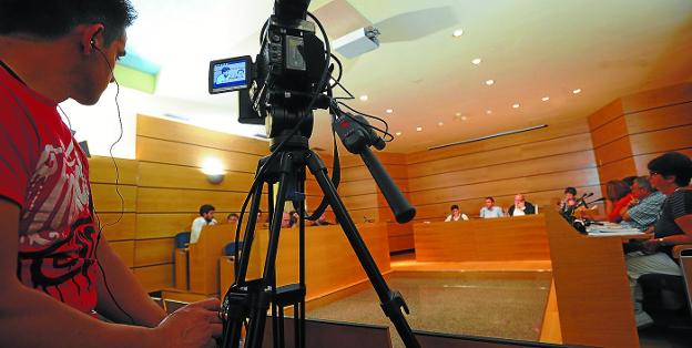 Corporación. Imagen de un pleno municipal en el Ayuntamiento de Eibar.
