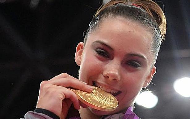 McKayla Maroney muerde su medalla de oro en los Juegos de Londres 2012. 