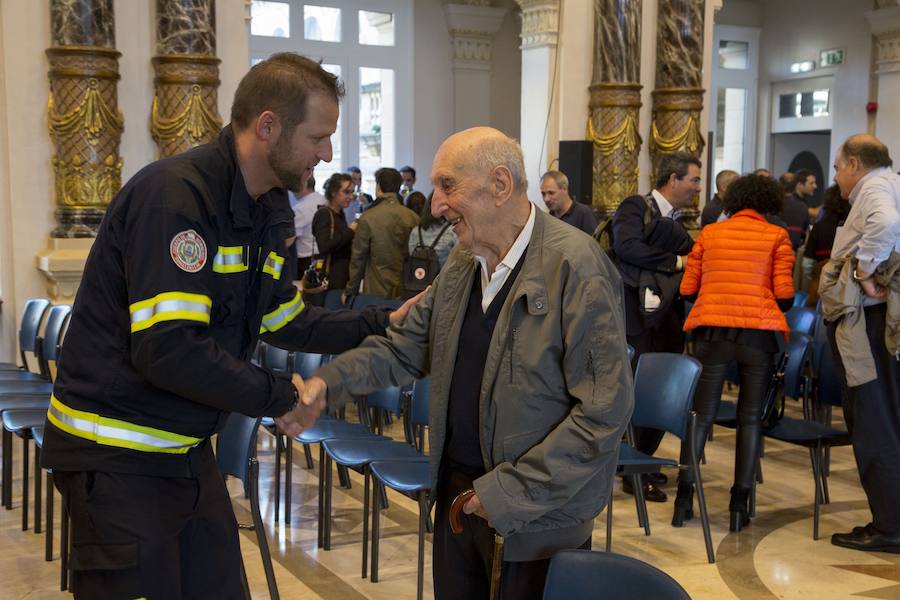 El alcalde de San Sebastián, Eeneko Goia, destaca que los bomberos son «el pilar de la seguridad y la tranquilidad» de la ciudad.