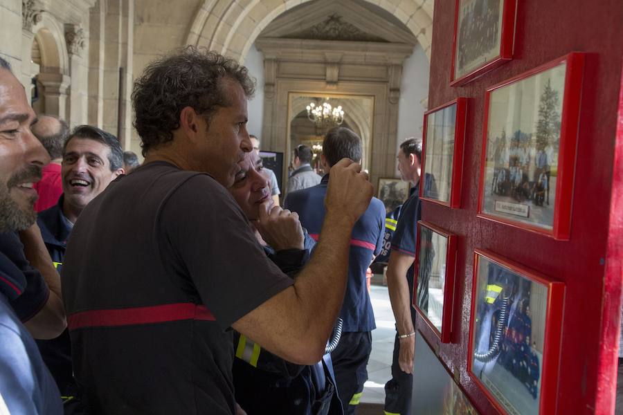 El alcalde de San Sebastián, Eeneko Goia, destaca que los bomberos son «el pilar de la seguridad y la tranquilidad» de la ciudad.