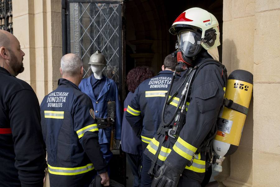 El alcalde de San Sebastián, Eeneko Goia, destaca que los bomberos son «el pilar de la seguridad y la tranquilidad» de la ciudad.