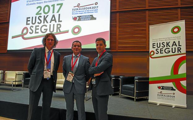 Juan Carlos Echevarría, Iñaki Durán y Jorge Azcáraga, ayer en el Palacio del Kursaal.