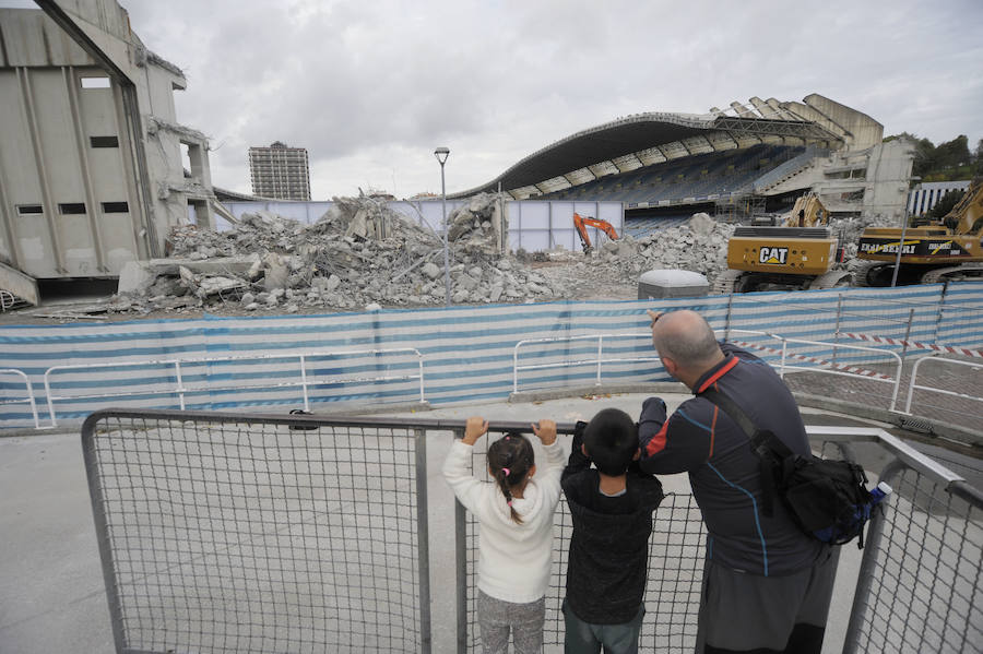 La maquinaria pesada ha culminado prácticamente el derribo del graderío de esa parte del estadio y las obras avanzan a buen ritmo