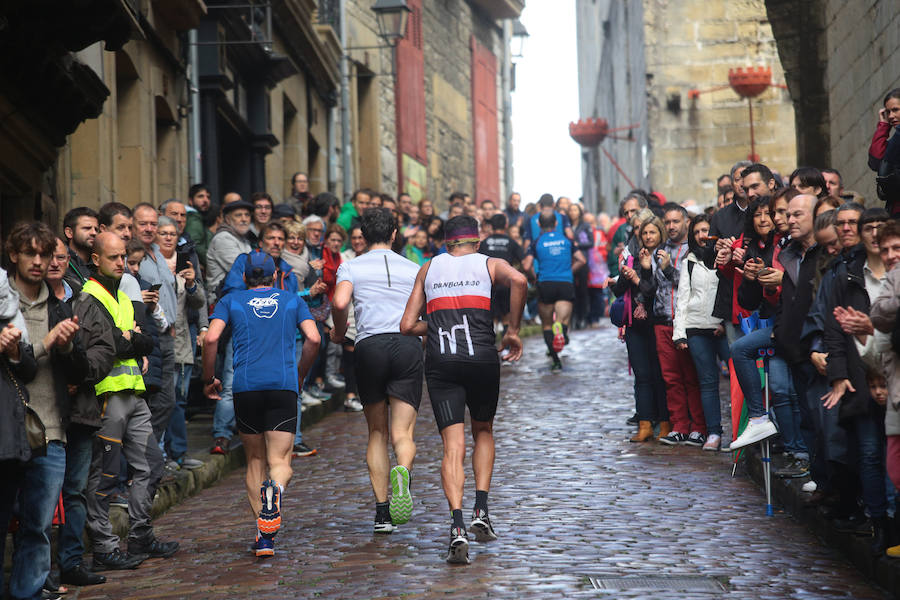 Dos atletas franceses se apuntaron la victoria del bonito pero exigente medio maratón Donibane Lohizune-Hondarribia. En categoría masculina el triunfo recayó en José Manuel Dias con un tiempo de 1h11:01, mientras que Anne Tabarant se volvió a enfundar la txapela en esta ocasión con 1h23:53, mejorando el 1h25:54 de la pasada edición. 