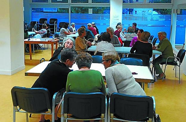 Reunión de esta semana en los locales de la asociación Argoiak. 