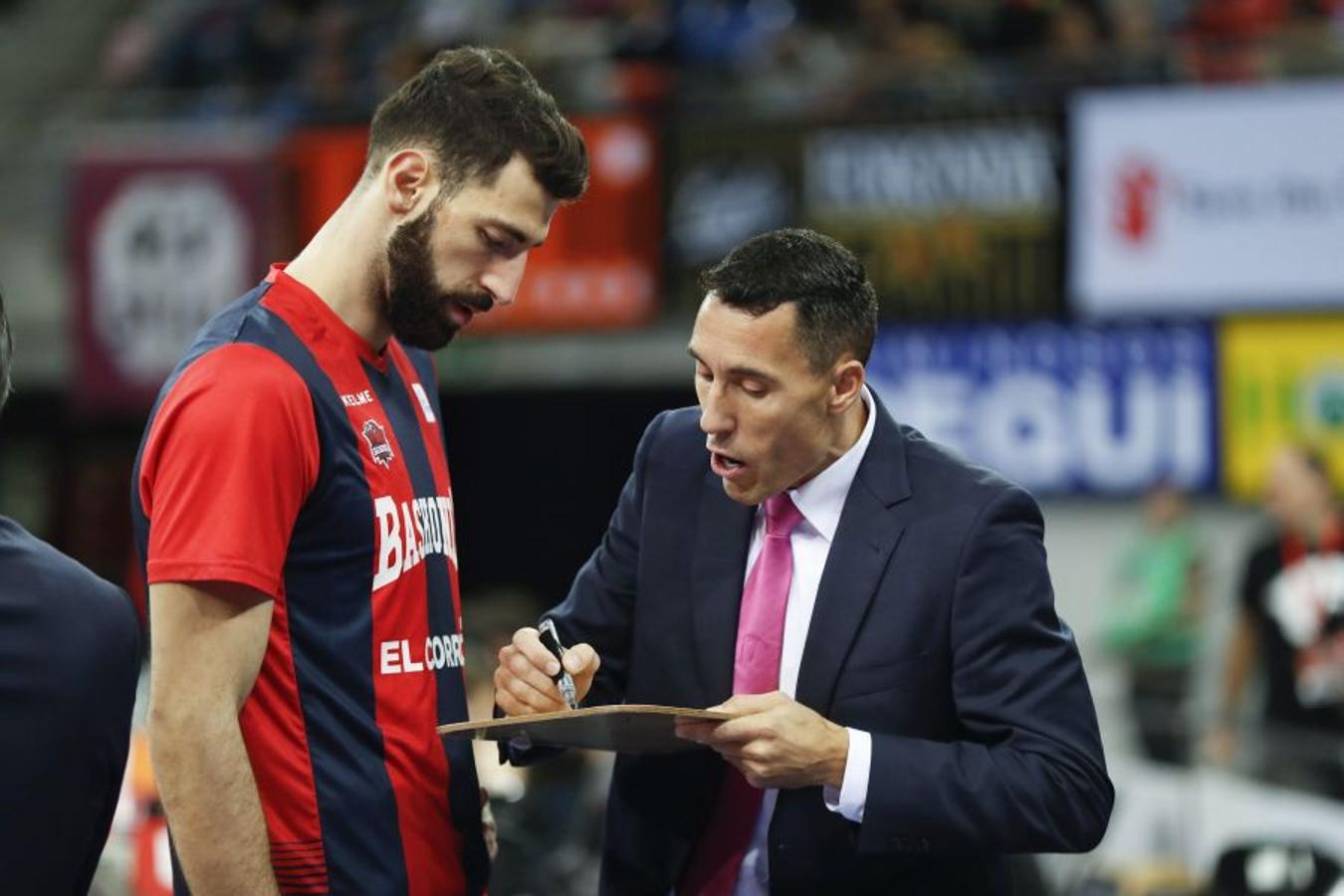 Los de Fisac completan un derbi sensacional. Han ido ganando prácticamente todo el partido y solo al final ha reaccionado el Baskonia, que ha terminado pidiendo la hora