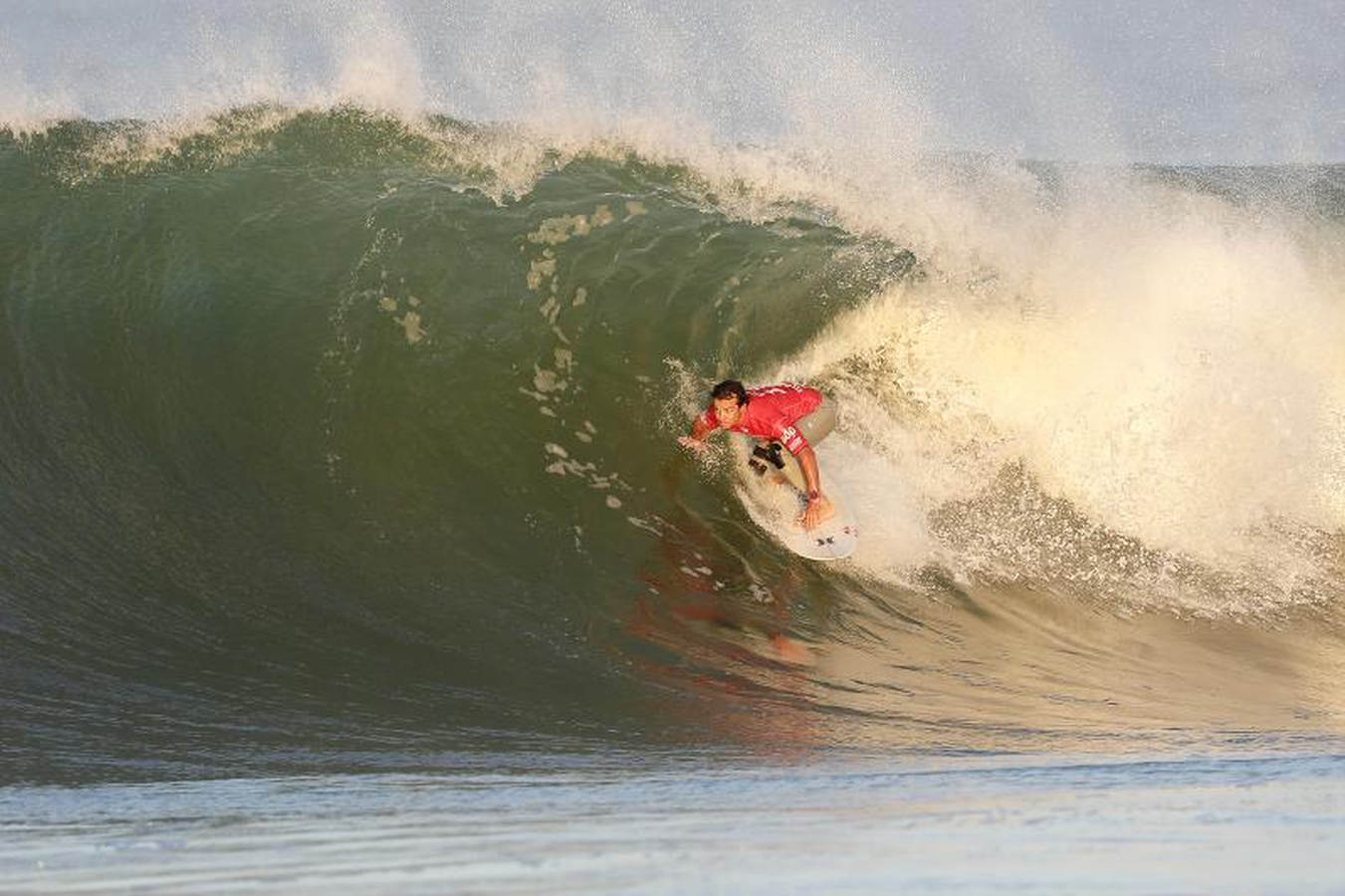 Medina gana en Portugal y se lo jugará con John John Florence