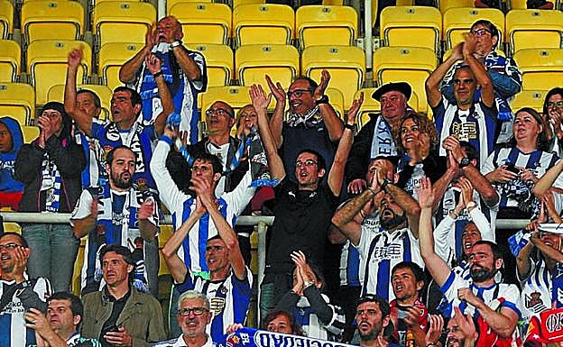 Aficionados de la Real en la última salida a Skopje.