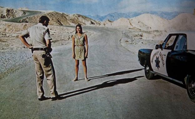 Imagen principal - Tres fotogramas de 'Zabriskie Point'. 