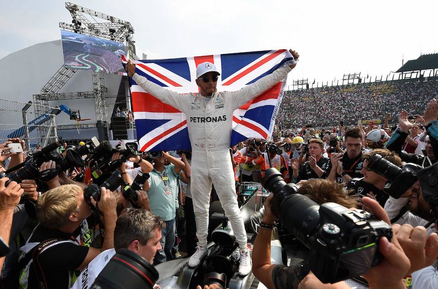El piloto británico Lewis Hamilton se convirtió en campeón del Mundial de Fórmula 1 por cuarta vez.
