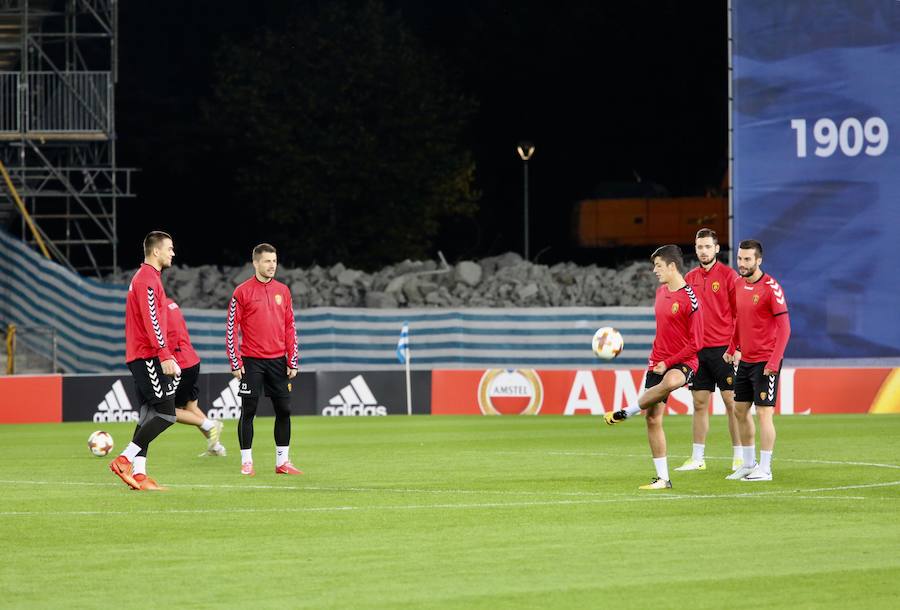 Los jugadores del Vardar se han entrenado este miércoles por la tarde en Anoeta para preparar el encuentro de este jueves contra la Real Sociedad dentro de la Europa League.