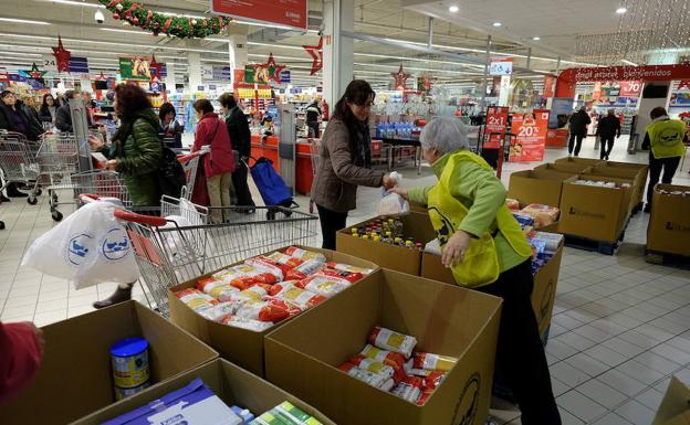 Recogida de alimentos en Alcampo Irun y Oiartzun