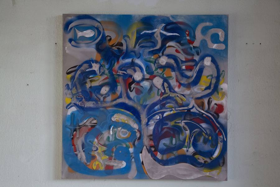 El escultor y pintor Aitor Ruiz de Egino Otegi (Hernani, 1971) ha montado en Hernani la gran exposición de su vida. Se puede admirar su obra en la antigua ikastola Urumea.