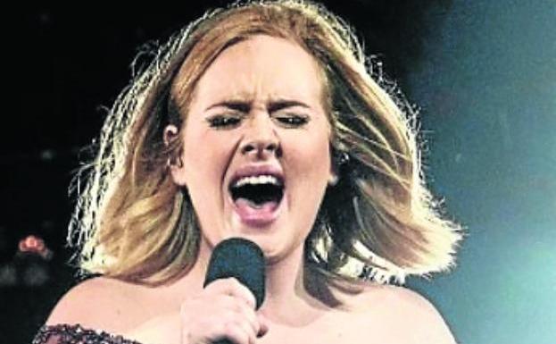 Adele, en plena actuación. 