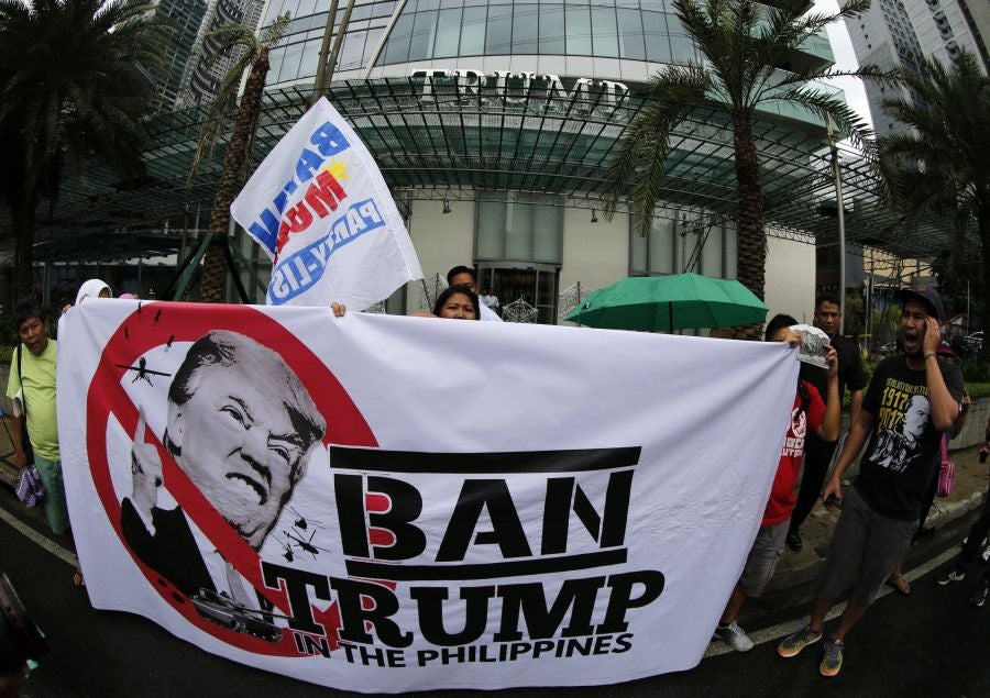 Mujeres del grupo Gabriela encabezaron la manifestación contra la visita del presidente estadounidense Donald Trump a Filipinas, con motivo de la cumbre de la Asociación de Naciones del Sudeste Asiático (ASEAN) en Manila
