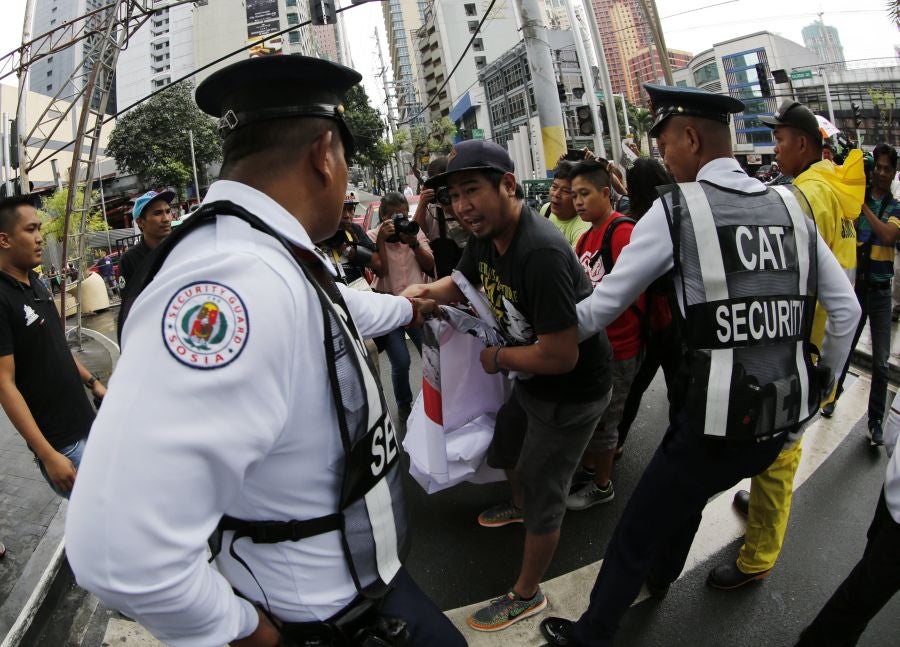 Mujeres del grupo Gabriela encabezaron la manifestación contra la visita del presidente estadounidense Donald Trump a Filipinas, con motivo de la cumbre de la Asociación de Naciones del Sudeste Asiático (ASEAN) en Manila