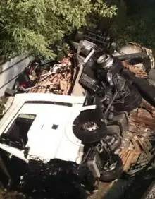 Imagen secundaria 2 - Dos muertos en Irun en una colisión entre un coche y un camión