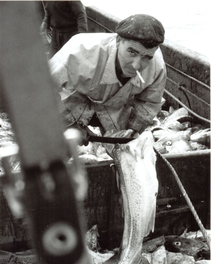 El documental 'Arte al agua' intercala los testimonios de los pescadores vascos y gallegos con imágenes inéditas de la pesca en Terranova pertenecientes a archivos de particulares