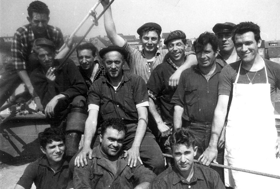 El documental 'Arte al agua' intercala los testimonios de los pescadores vascos y gallegos con imágenes inéditas de la pesca en Terranova pertenecientes a archivos de particulares