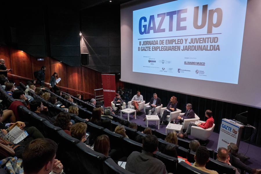 La consejera de Empleo y Políticas Sociales del Gobierno Vasco, Beatriz Artolazabal, ha participado este lunes en la jornada 'Gazte Up', organizada por EL DIARIO VASCO, dedicada al empleo juvenil y que se ha celebrado en el Aquarium de San Sebastián