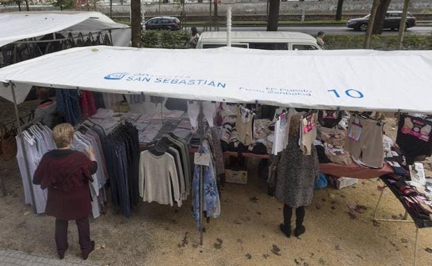 Mercadillo en el paseo de Bizkaia