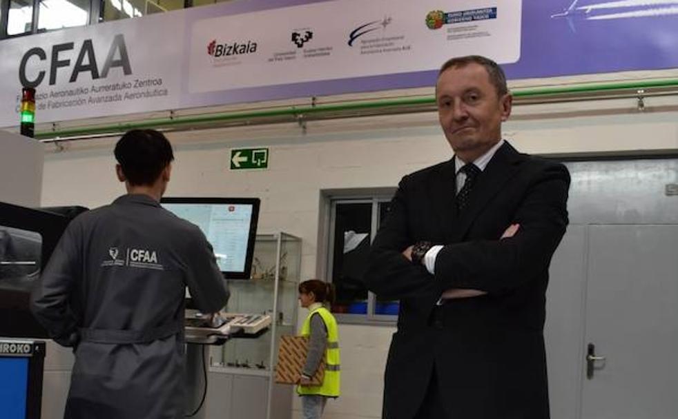 Norberto López de Lacalle, en las instalaciones del CFAA en el parque tecnológico de Derio-Zamudio.