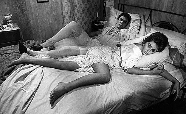 Imagen principal - Sofía Loren, en varios rodajes.