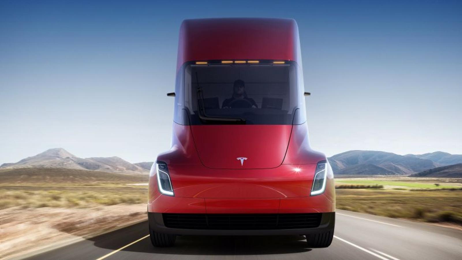 Elon Musk sorprende con un deportivo eléctrico con 1.000 km de autonomía | Sigue su plan de expansión por España con nueva tienda en Madrid