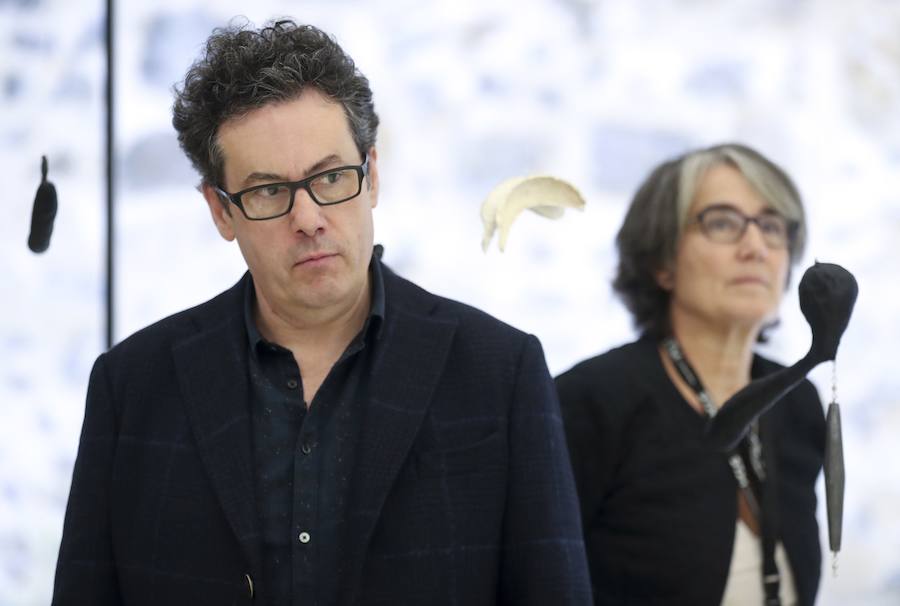 El Museo San Telmo acoge una exposición del artista donostiarra José Ramón Amondarain en la que no podrá exhibir ocho grandes lienzos sobre el proceso creativo de la obra a causa de las leyes de propiedad intelectual