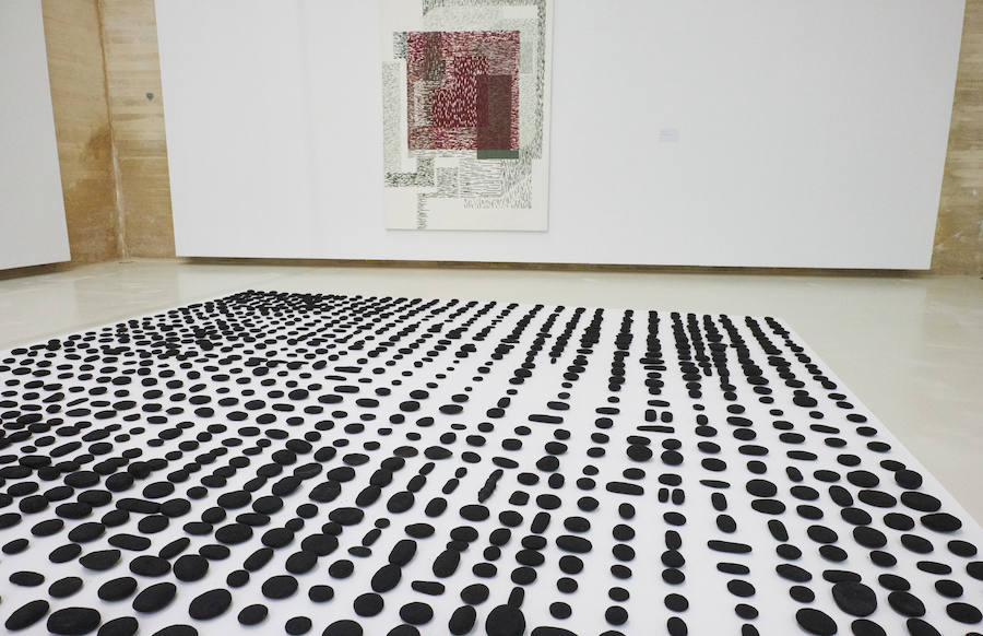 El Museo San Telmo acoge una exposición del artista donostiarra José Ramón Amondarain en la que no podrá exhibir ocho grandes lienzos sobre el proceso creativo de la obra a causa de las leyes de propiedad intelectual