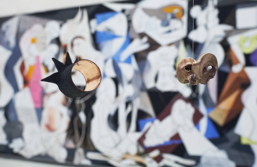 El Museo San Telmo acoge una exposición del artista donostiarra José Ramón Amondarain en la que no podrá exhibir ocho grandes lienzos sobre el proceso creativo de la obra a causa de las leyes de propiedad intelectual