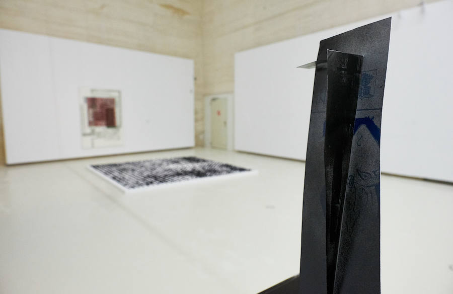 El Museo San Telmo acoge una exposición del artista donostiarra José Ramón Amondarain en la que no podrá exhibir ocho grandes lienzos sobre el proceso creativo de la obra a causa de las leyes de propiedad intelectual