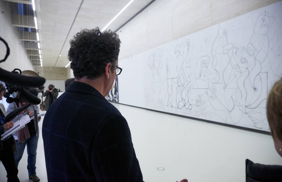 El Museo San Telmo acoge una exposición del artista donostiarra José Ramón Amondarain en la que no podrá exhibir ocho grandes lienzos sobre el proceso creativo de la obra a causa de las leyes de propiedad intelectual