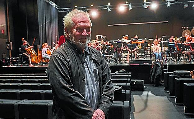 Peter Eötvös, momentos antes de iniciar uno de los ensayos que ha dirigido esta semana.