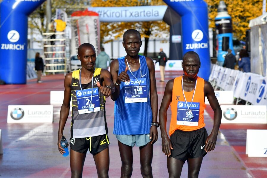 Una segunda parte de carrera muy lenta ha impedido que el crono de Hosea Maiyo (KEN) amenazara el récord del maratón de San Sebastián que desde 2002 ostenta Cherigat con 2h09.34.