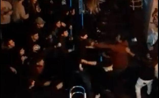 Ayuntamiento de Eibar, hosteleros y Policía analizan la pelea del sábado