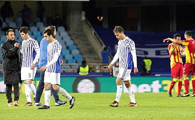 Los jugadores de la Real decepcionados por la derrota