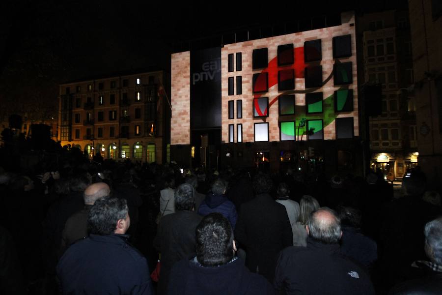 l presidente del EBB del PNV, Andoni Ortuzar, ha abierto este viernes por la noche las puertas de Sabin Etxea a la ciudadanía vasca en la conmemoración del 25 aniversario de su sede en Bilbao con una recepción a la sociedad. 