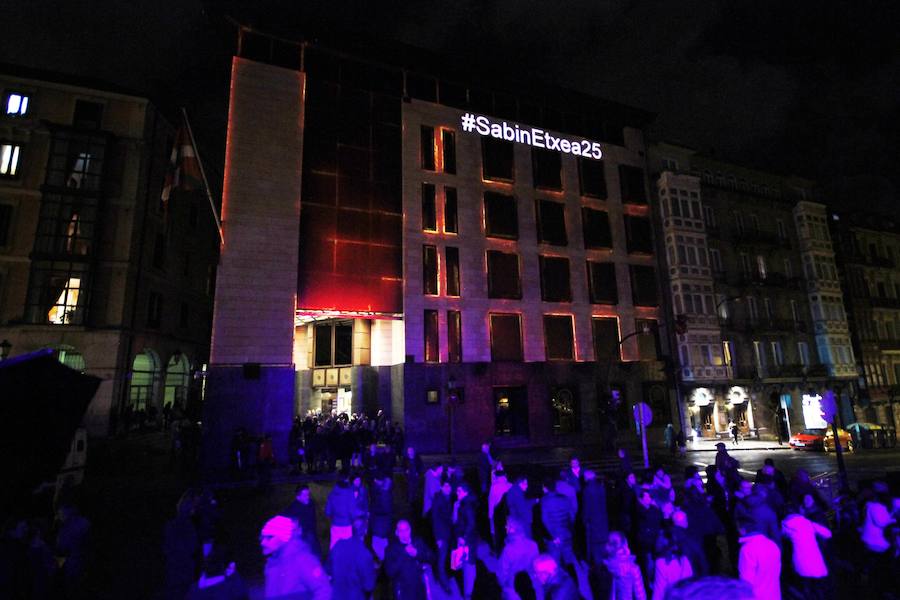 l presidente del EBB del PNV, Andoni Ortuzar, ha abierto este viernes por la noche las puertas de Sabin Etxea a la ciudadanía vasca en la conmemoración del 25 aniversario de su sede en Bilbao con una recepción a la sociedad. 