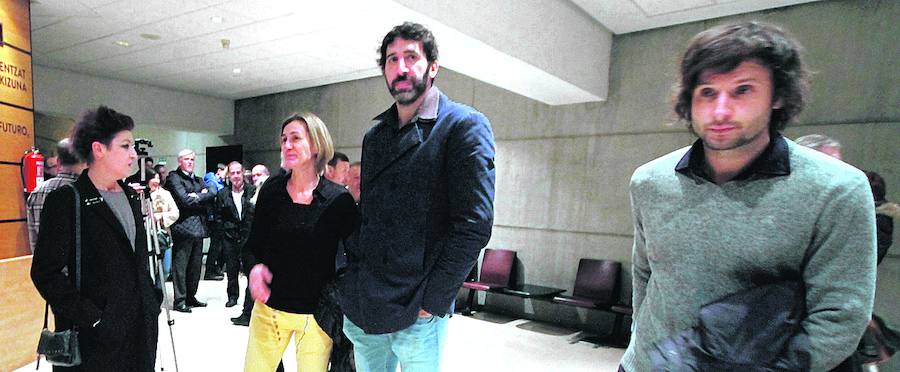 l presidente del EBB del PNV, Andoni Ortuzar, ha abierto este viernes por la noche las puertas de Sabin Etxea a la ciudadanía vasca en la conmemoración del 25 aniversario de su sede en Bilbao con una recepción a la sociedad. 