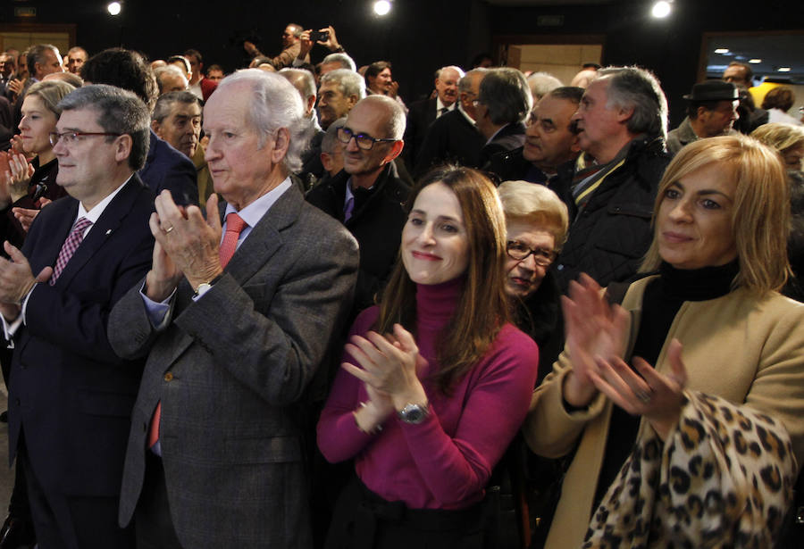 l presidente del EBB del PNV, Andoni Ortuzar, ha abierto este viernes por la noche las puertas de Sabin Etxea a la ciudadanía vasca en la conmemoración del 25 aniversario de su sede en Bilbao con una recepción a la sociedad. 