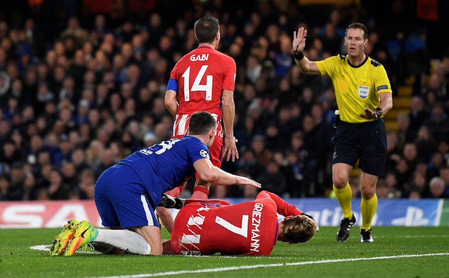 El Atlético empató en Stamford Bridge ante el Chelsea y dijo adiós a la Champions League. La Roma venció al Qarabag y los rojiblancos no ganaron, por lo que los de Simeone disputarán la Liga Europa.