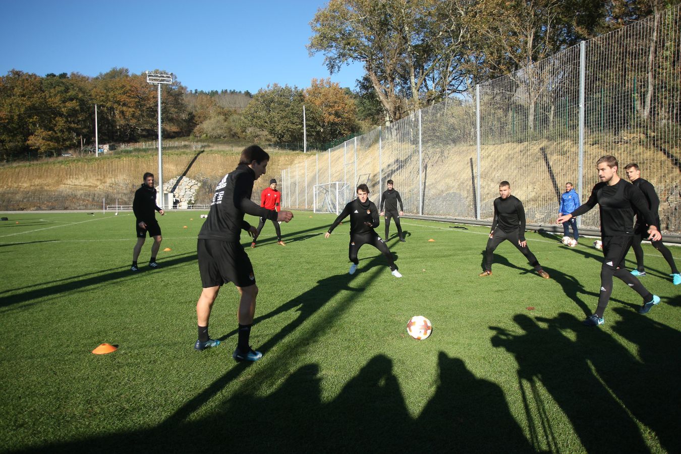 La Real Sociedad ha realizado este miércoles el último entrenamiento antes del partido del jueves ante el Zenit de San Petersburgo.