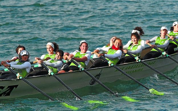 Arraun Elkartea volverá a contar con trainera femenina tras la ausencia del año pasado.