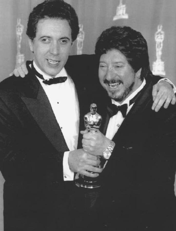 Fernando Trueba y Andrés Gómez con el Premio Oscar por 'Belle Époque' (1992).